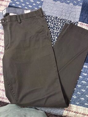 GAP Men’s Skinny Chino Pants in Olive
